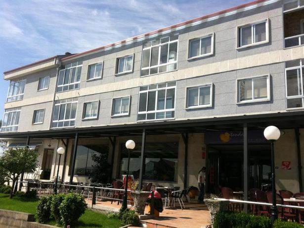 Imagen de los exteriores del Hostal Cid. Foto 11