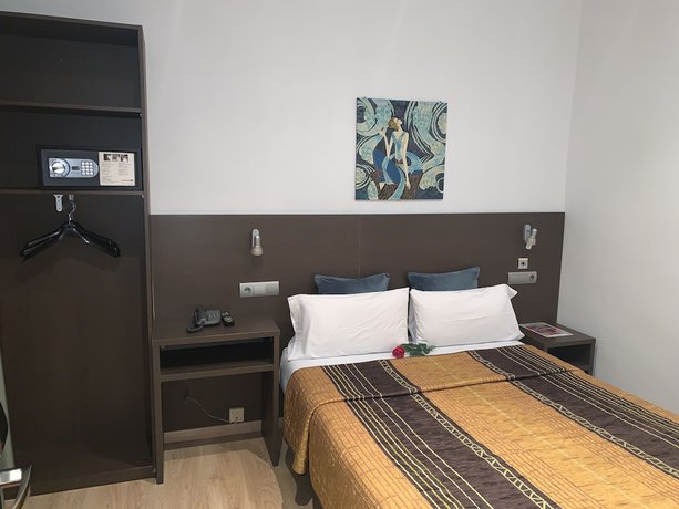 Imagen de la habitación del Hostal Ciudad Condal. Foto 2