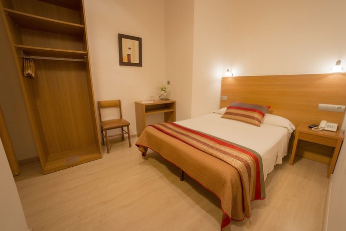 Imagen de la habitación del Hostal Ciudad Condal. Foto 3