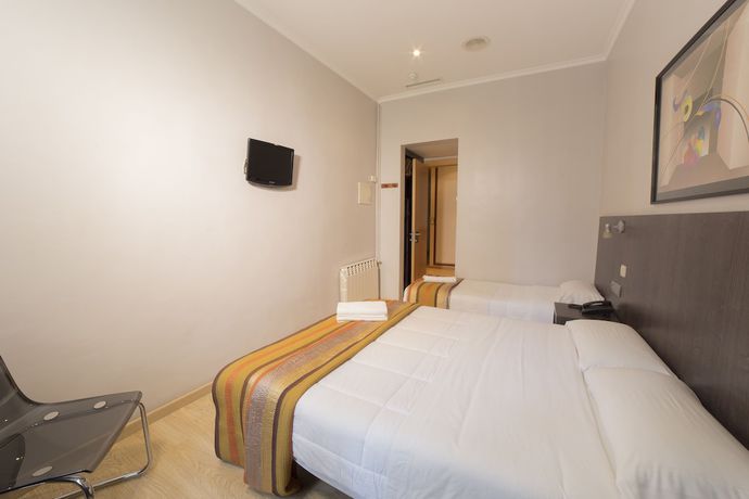 Imagen de la habitación del Hostal Ciudad Condal. Foto 8