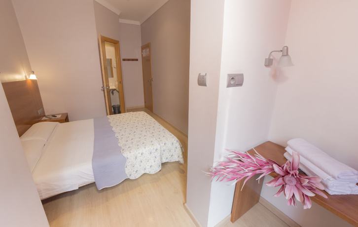 Imagen de la habitación del Hostal Ciudad Condal. Foto 10