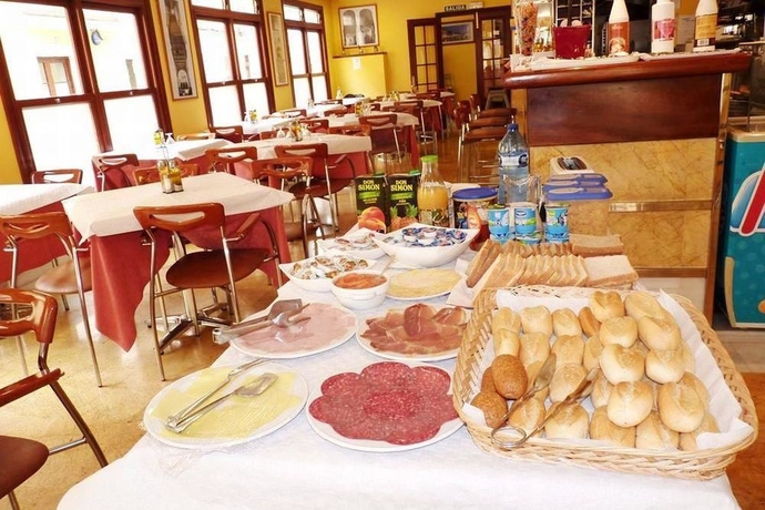 Imagen del bar/restaurante del Hostal Ciutadella, Ciudadela. Foto 2