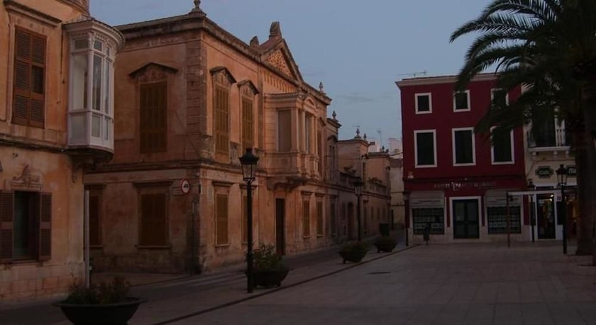 Imagen de los exteriores del Hostal Ciutadella, Ciudadela. Foto 10