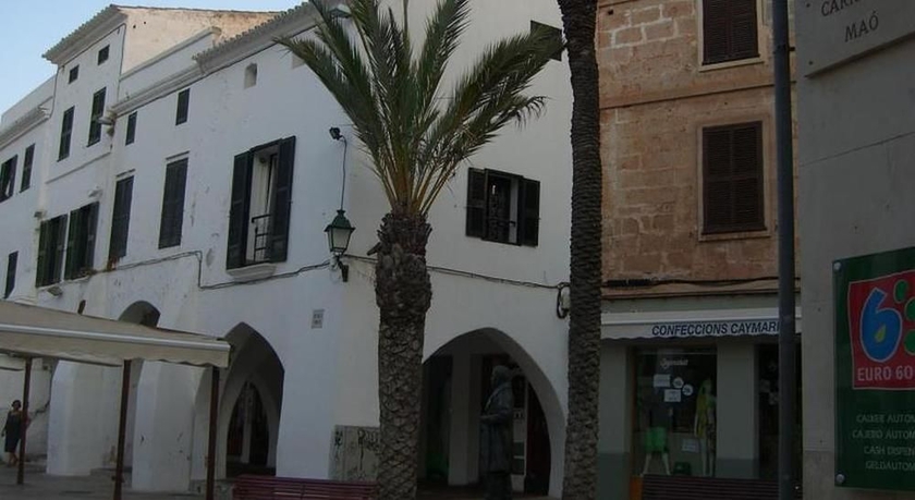 Imagen de los exteriores del Hostal Ciutadella, Ciudadela. Foto 12