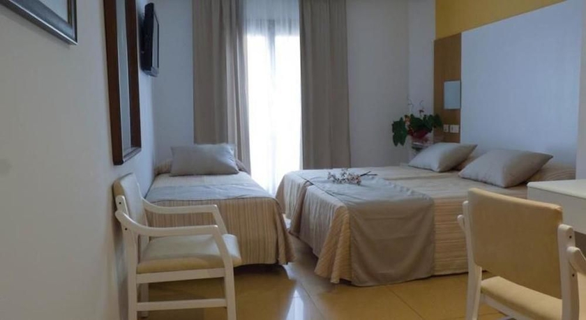 Imagen de la habitación del Hostal Ciutadella, Ciudadela. Foto 9