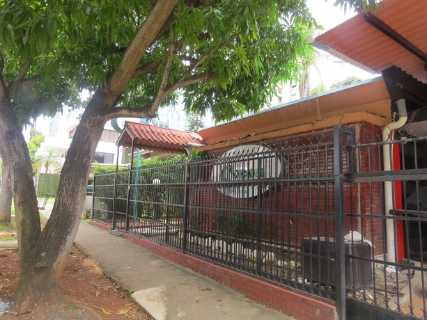 Imagen de los exteriores del Hostal Cocos Inn. Foto 11