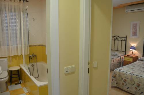Imagen de la habitación del Hostal Colmenar. Foto 16