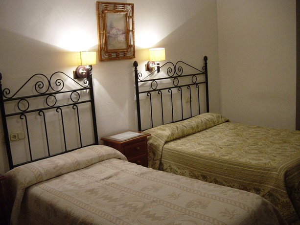 Imagen general del Hostal Colón, Antequera. Foto 1