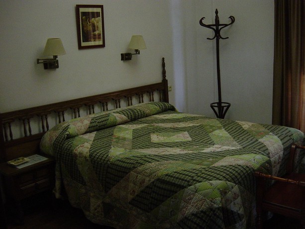 Imagen de la habitación del Hostal Colón, Antequera. Foto 3