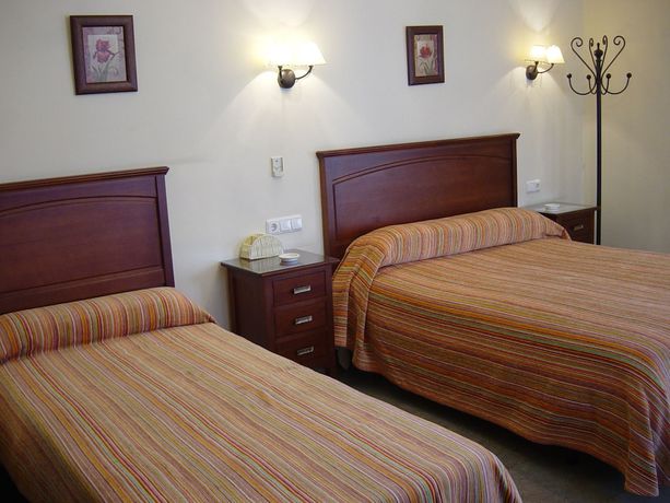 Imagen de la habitación del Hostal Colón, Antequera. Foto 5