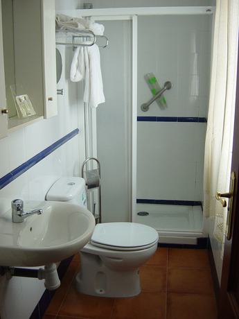 Imagen de la habitación del Hostal Colón, Antequera. Foto 6