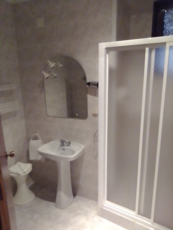 Imagen de la habitación del Hostal Comercio, Carmona. Foto 13