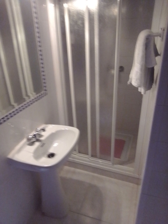 Imagen de la habitación del Hostal Comercio, Carmona. Foto 16