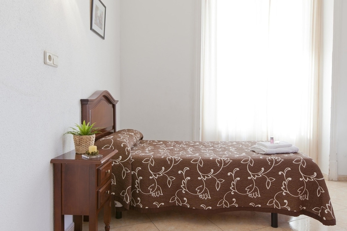 Imagen de la habitación del Hostal Condestable, Malasaña. Foto 4