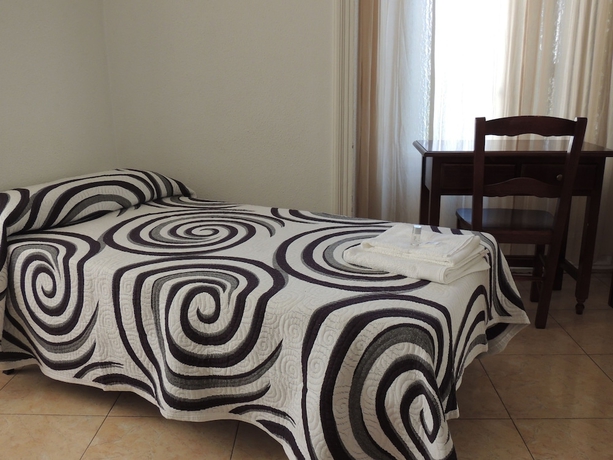 Imagen de la habitación del Hostal Condestable, Malasaña. Foto 9