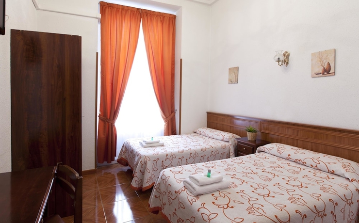 Imagen de la habitación del Hostal Condestable, Malasaña. Foto 10