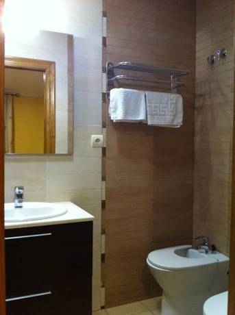 Imagen de la habitación del Hostal Costa Azul, Granada. Foto 21