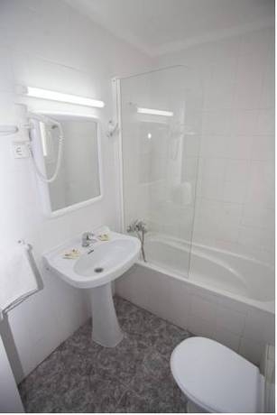 Imagen de la habitación del Hostal Costa Blanca, Figueretas. Foto 5