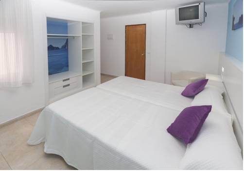 Imagen de los exteriores del Hostal Costa Blanca, Figueretas. Foto 16