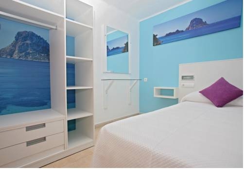 Imagen de la habitación del Hostal Costa Blanca, Figueretas. Foto 13