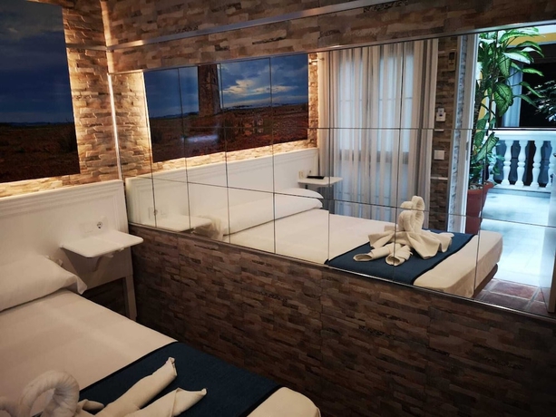 Imagen de la habitación del Hostal Costa De La Luz, Conil de la Frontera. Foto 3