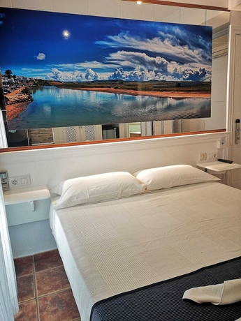 Imagen de la habitación del Hostal Costa De La Luz, Conil de la Frontera. Foto 9