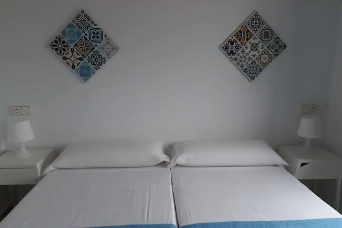 Imagen de la habitación del Hostal Costa Ibiza. Foto 5