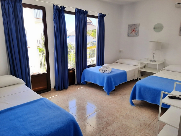 Imagen de la habitación del Hostal Costa Ibiza. Foto 7