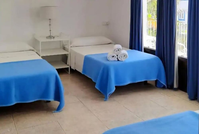 Imagen de la habitación del Hostal Costa Ibiza. Foto 8