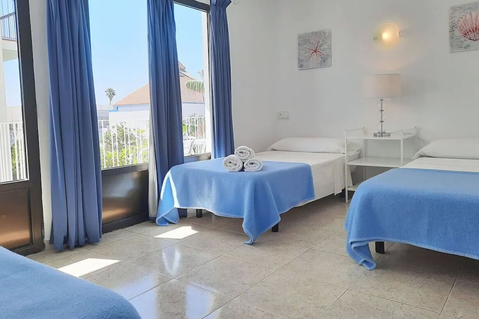 Imagen de la habitación del Hostal Costa Ibiza. Foto 10