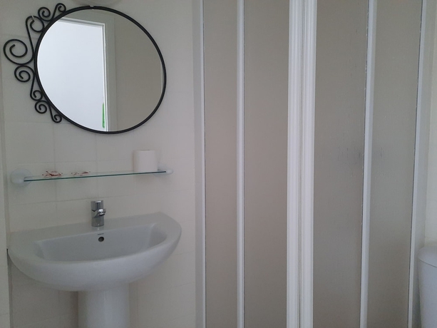 Imagen de la habitación del Hostal Costa Ibiza. Foto 13