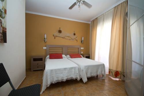 Imagen general del Hostal Costa Luz. Foto 8