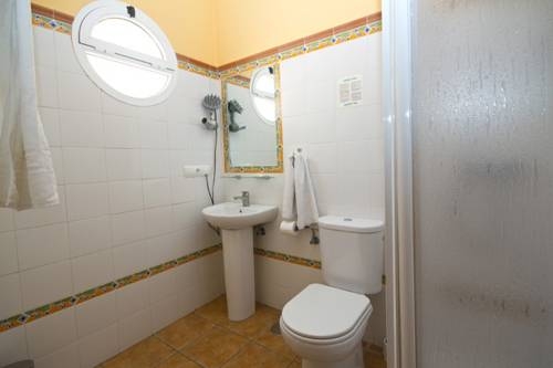 Imagen general del Hostal Costa Luz. Foto 9