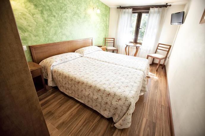 Imagen de la habitación del Hostal Covadonga, Cangas de On&iacute;s. Foto 8
