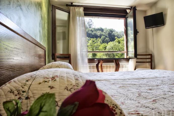 Imagen de la habitación del Hostal Covadonga, Cangas de On&iacute;s. Foto 10