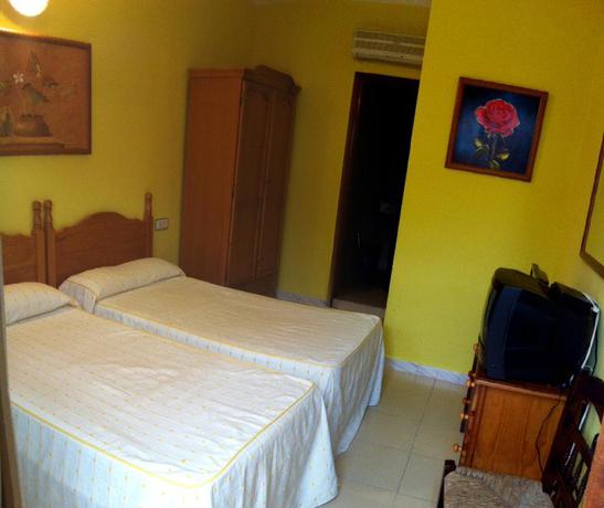 Imagen de la habitación del Hostal Cristina, Chipiona. Foto 4