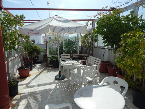 Imagen de los exteriores del Hostal Cristina, Chipiona. Foto 8