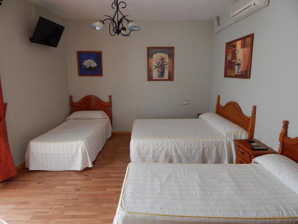 Imagen de la habitación del Hostal Cristina, Chipiona. Foto 5