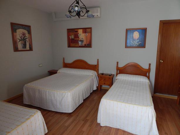 Imagen de la habitación del Hostal Cristina, Chipiona. Foto 7