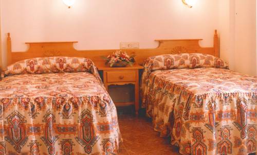 Imagen de la habitación del Hostal Cuatro Esquinas, Ejea de los Caballeros. Foto 2