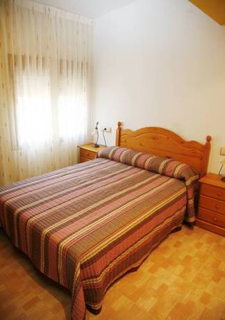 Imagen de la habitación del Hostal Cuatro Esquinas, Ejea de los Caballeros. Foto 3