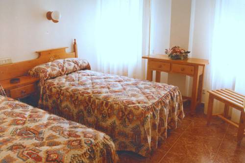 Imagen de la habitación del Hostal Cuatro Esquinas, Ejea de los Caballeros. Foto 4