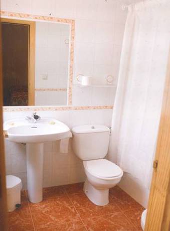 Imagen de la habitación del Hostal Cuatro Esquinas, Ejea de los Caballeros. Foto 9