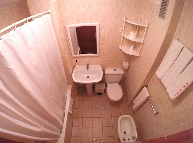 Imagen de la habitación del Hostal Cuevas. Foto 4