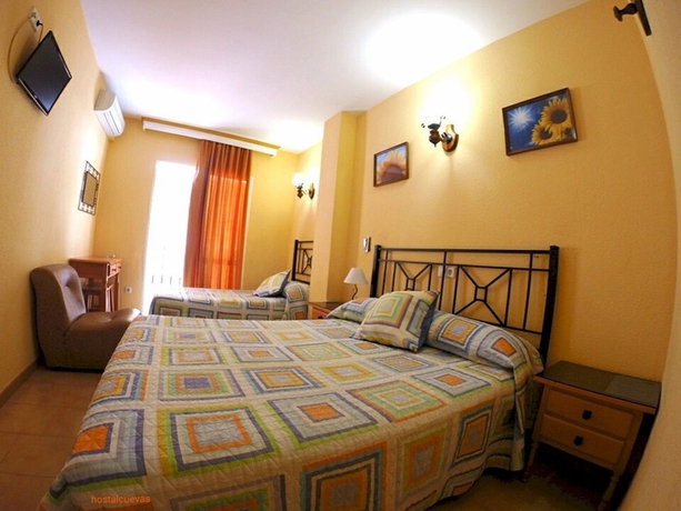 Imagen de la habitación del Hostal Cuevas. Foto 11