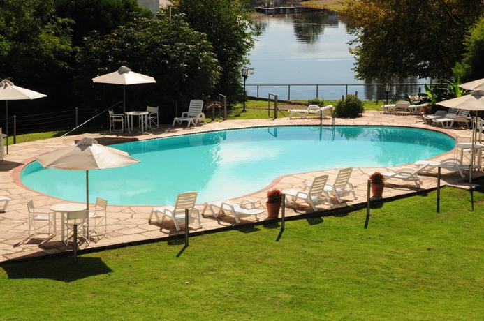 Imagen de la piscina del Hostal DE LA COSTA, VILLA CARLOS PAZ. Foto 9