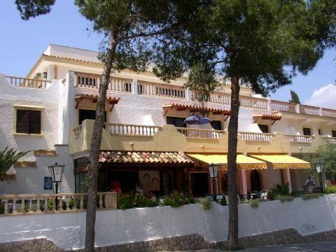 Imagen de los exteriores del Hostal DON CARLOS, Paguera. Foto 22