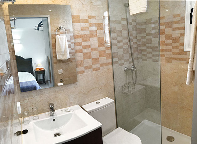 Imagen de la habitación del Hostal DRAGONERA. Foto 3