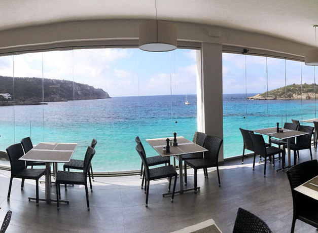 Imagen del bar/restaurante del Hostal DRAGONERA. Foto 2