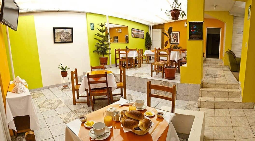 Imagen del bar/restaurante del Hostal Danna Inn. Foto 5